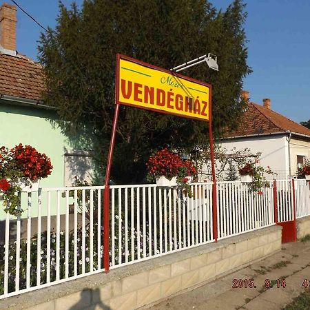 Ópusztaszeri Mózes Vendégház Exterior foto