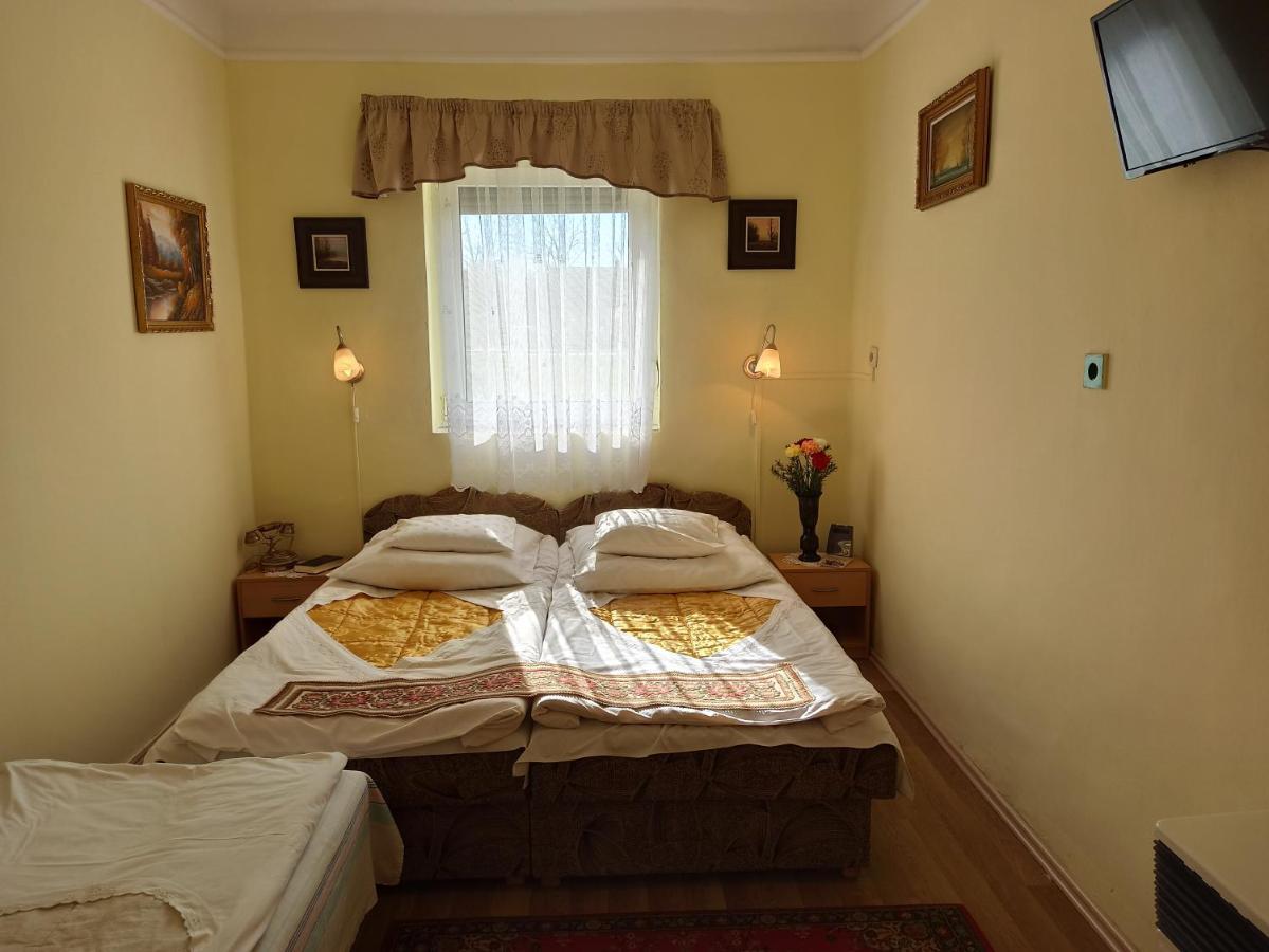 Ópusztaszeri Mózes Vendégház Exterior foto